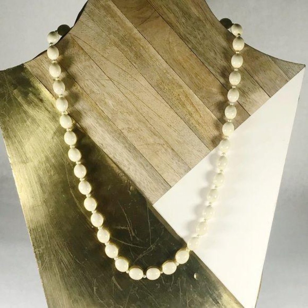 Vintage 80's Chunky Beaded Cream Necklace